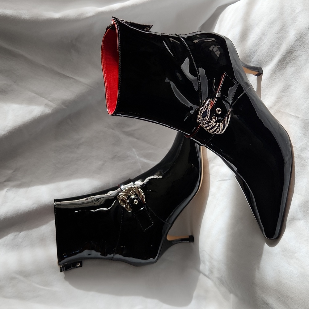 DORATEYMUR Black Patent Saloon Bootie Silver Buckle